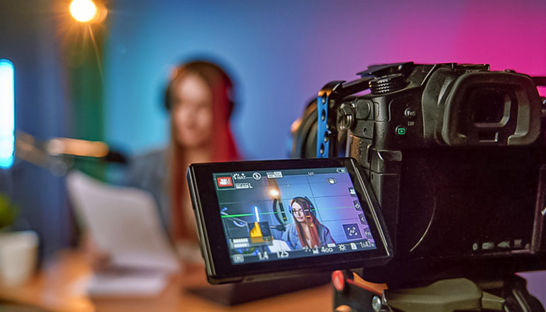 クロスメディア マーケティング事業 株式会社リアルクロス